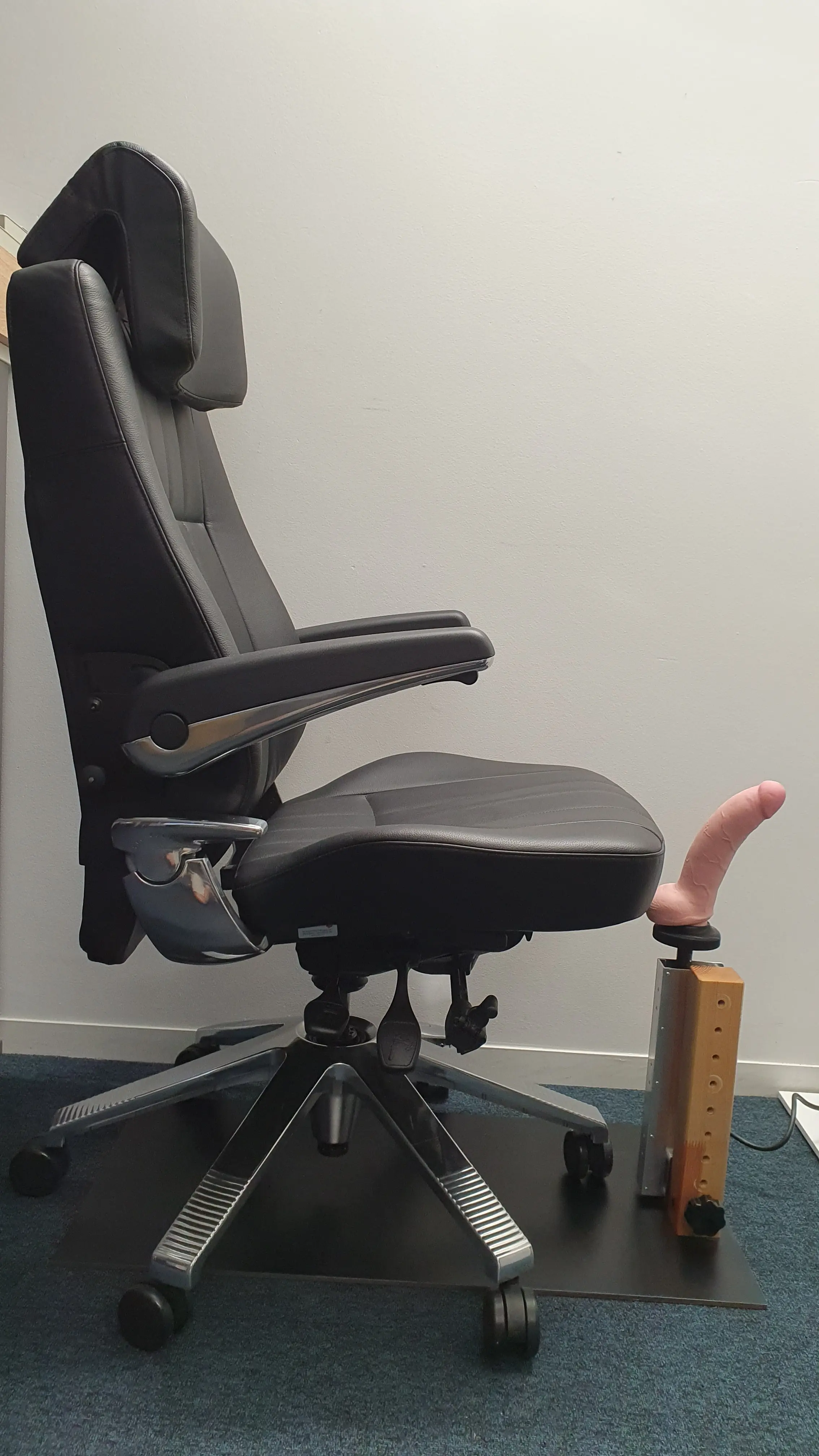 LM42P M2 Vertical Office Chair